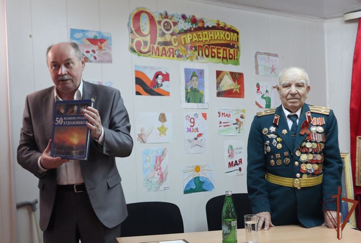 Выставка творческих работ ветерана ВОВ открыта в тюменском кинологическом центре Уральского округа Росгвардии (видео)