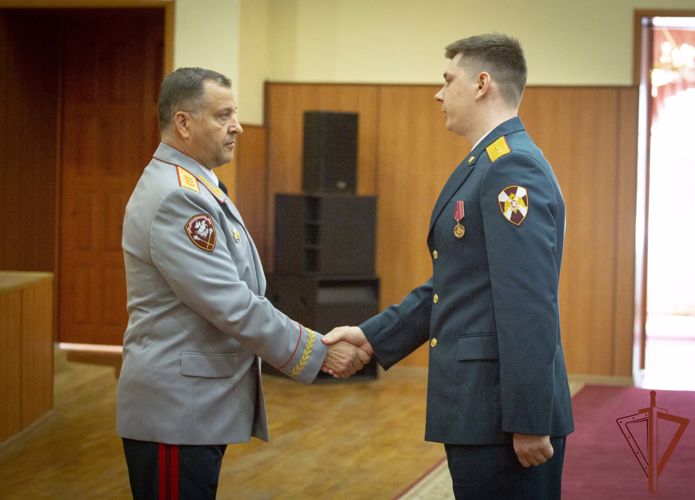 Командующий Центральным округом Росгвардии поздравил полк связи с 25-летием со дня образования