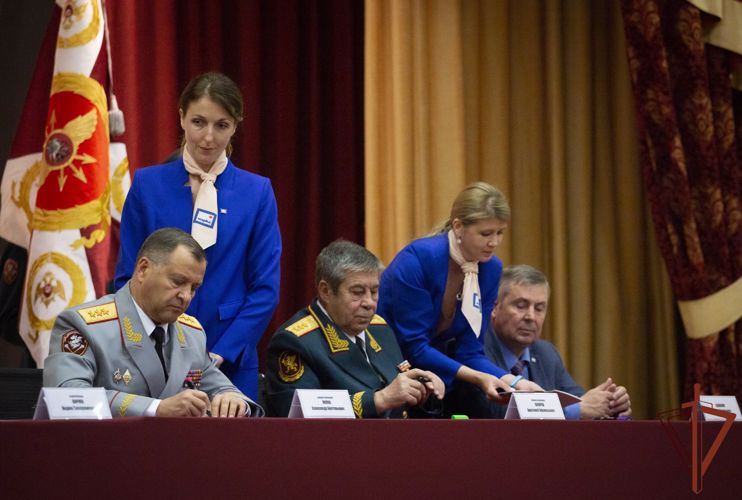Командующий Центральным округом Росгвардии поздравил полк связи с 25-летием со дня образования