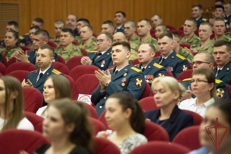 Командующий Центральным округом Росгвардии поздравил полк связи с 25-летием со дня образования