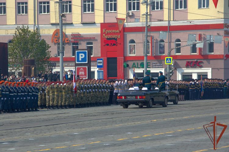 Росгвардия приняла участие в параде Победы в Екатеринбурге (видео)