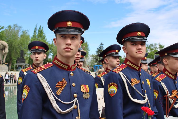При участии Росгвардии в Волгограде состоялось патриотическое мероприятие для участников Всероссийского кадетского сбора «Наследники Победы»