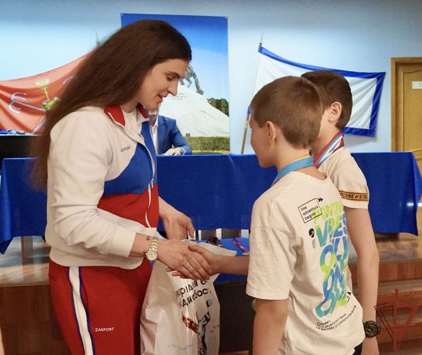 Олимпийская чемпионка Наталья Воробьева провела акцию для юных спортсменов из семей росгвардейцев