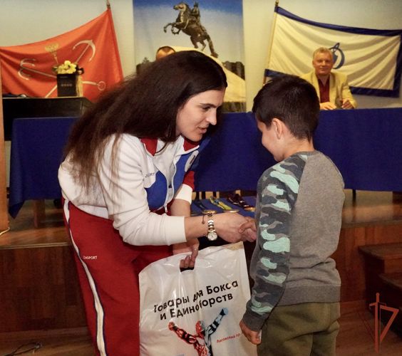 Олимпийская чемпионка Наталья Воробьева провела акцию для юных спортсменов из семей росгвардейцев