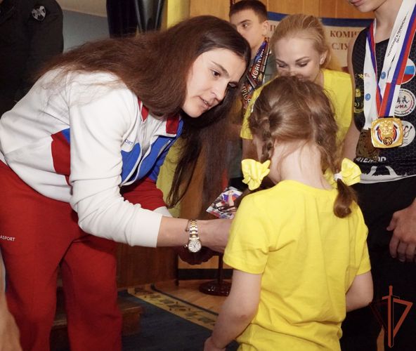 Олимпийская чемпионка Наталья Воробьева провела акцию для юных спортсменов из семей росгвардейцев