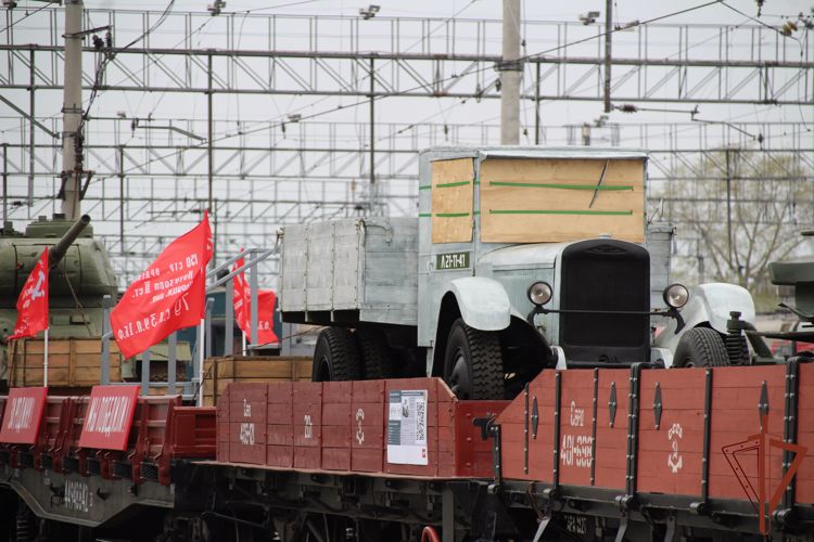 Сотрудники Росгвардии выступили на концерте в Перми по случаю прибытия ретропоезда «Эшелон Победы-2023»