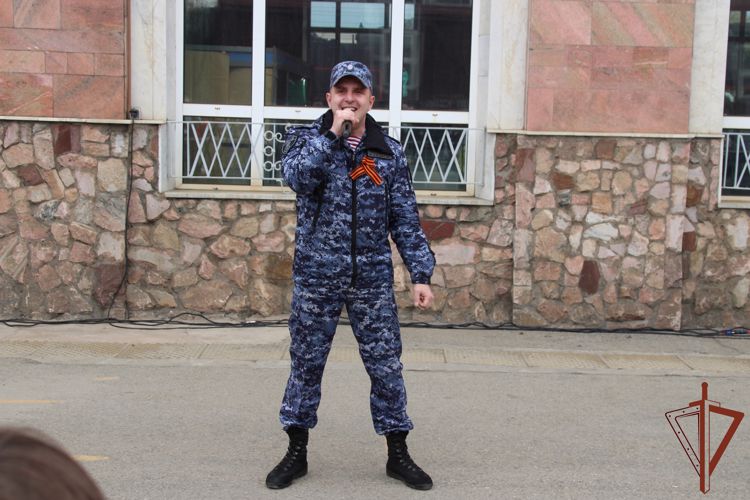 Сотрудники Росгвардии выступили на концерте в Перми по случаю прибытия ретропоезда «Эшелон Победы-2023»