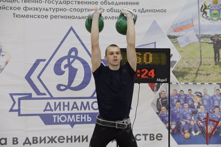 Личный состава Уральского округа Росгвардии принял участие в спортивном празднике по случаю 100-летия «Динамо»