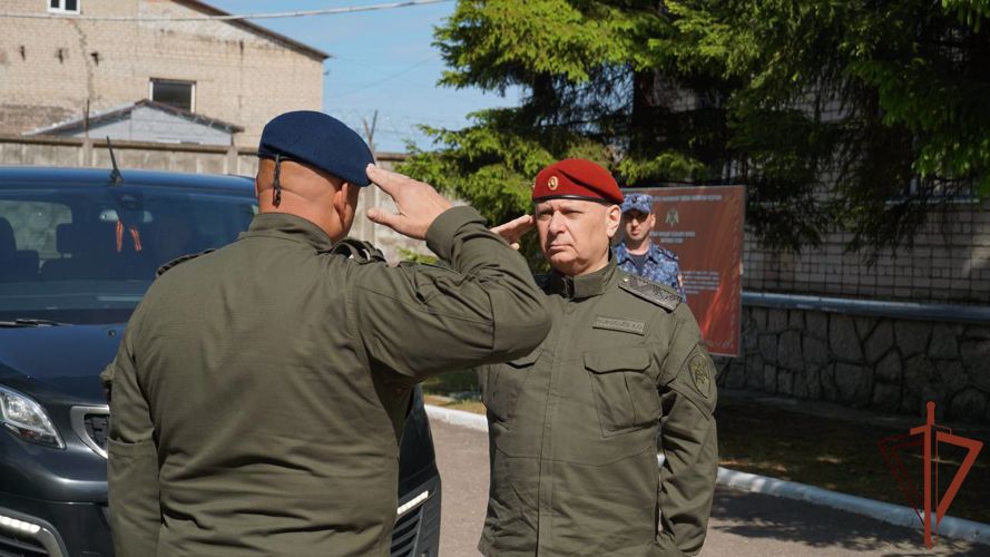 Командующий Северо-Западным округом Росгвардии проверил готовность подразделений в Псковской области