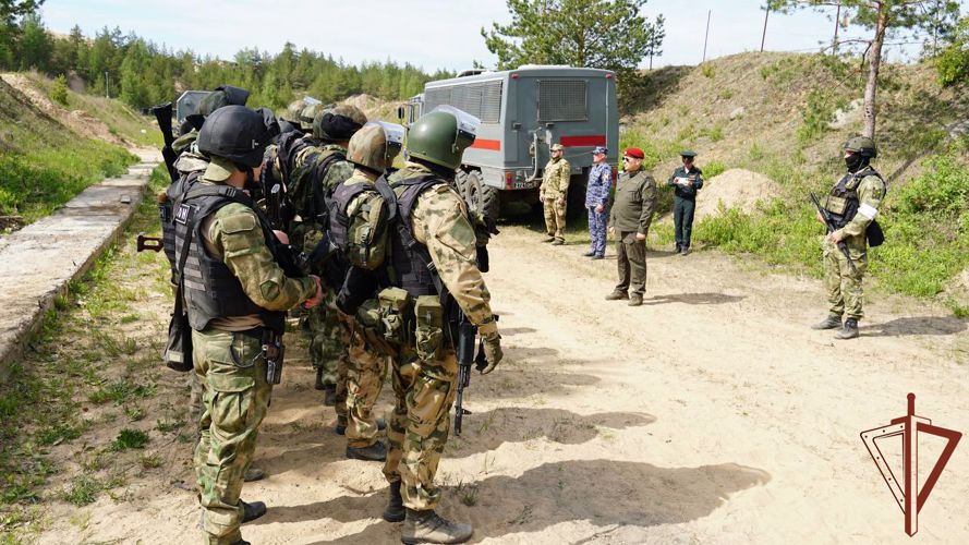 Командующий Северо-Западным округом Росгвардии проверил готовность подразделений в Псковской области