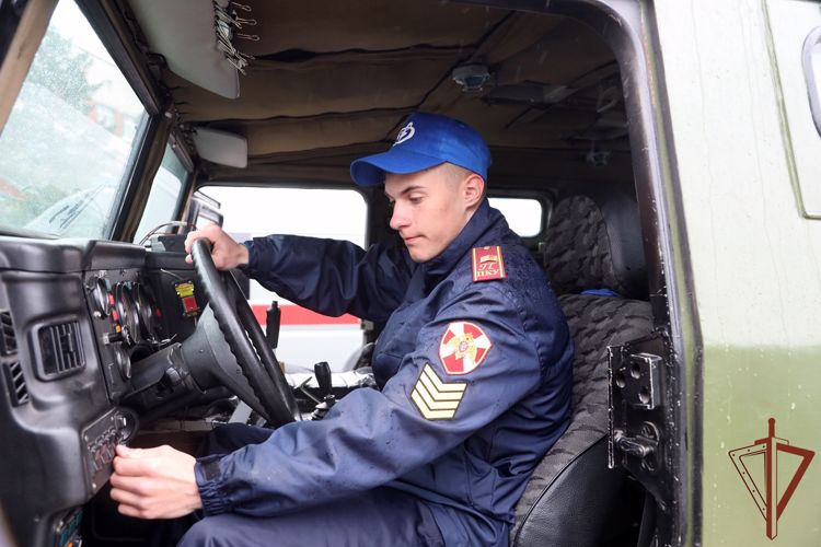 При участии Росгвардии в Волгограде состоялось патриотическое мероприятие для участников Всероссийского кадетского сбора «Наследники Победы»