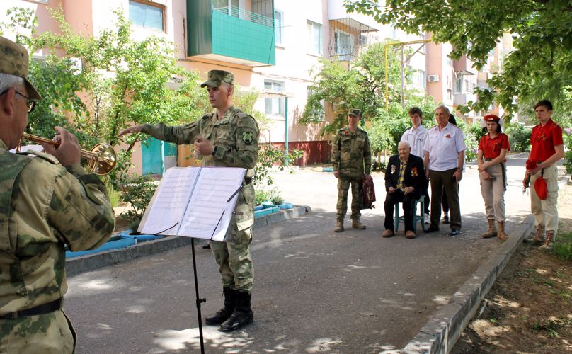 Ветеранов-фронтовиков, живущих на юге России, чествуют военнослужащие Росгвардии 