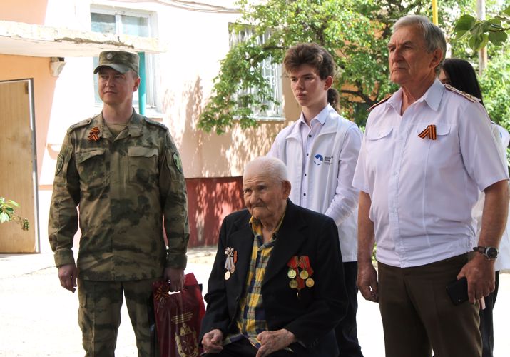 Ветеранов-фронтовиков, живущих на юге России, чествуют военнослужащие Росгвардии 
