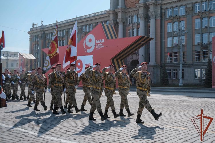 Росгвардия приняла участие в параде Победы в Екатеринбурге (видео)