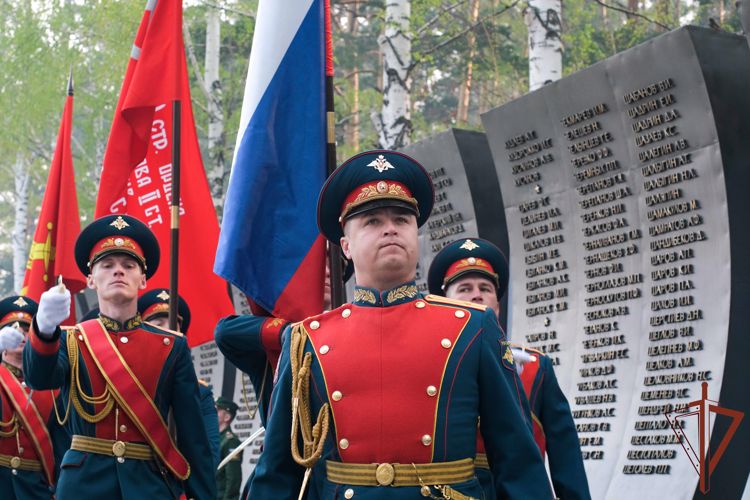 Врио командующего Уральским округом Росгвардии принял участие в памятном мероприятии в честь павших в годы ВОВ