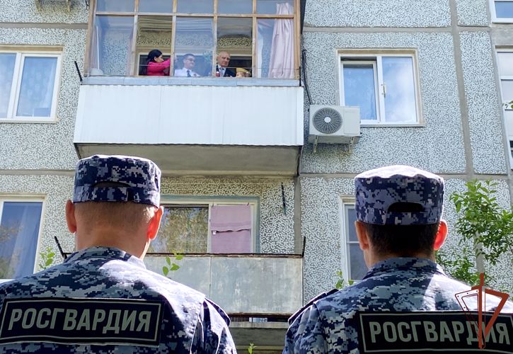 С 96-летием участника Великой Отечественной войны поздравили росгвардейцы в Волгограде
