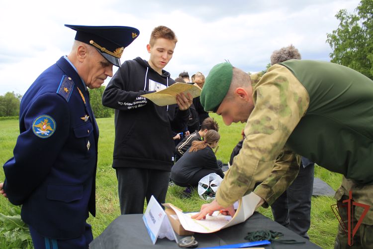 Росгвардейцы провели для столичных школьников военно-патриотическую игру «Зарница»