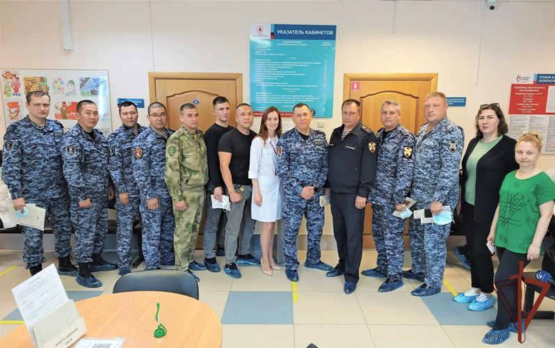 Более 30 росгвардейцев стали участниками донорской акции в Астрахани