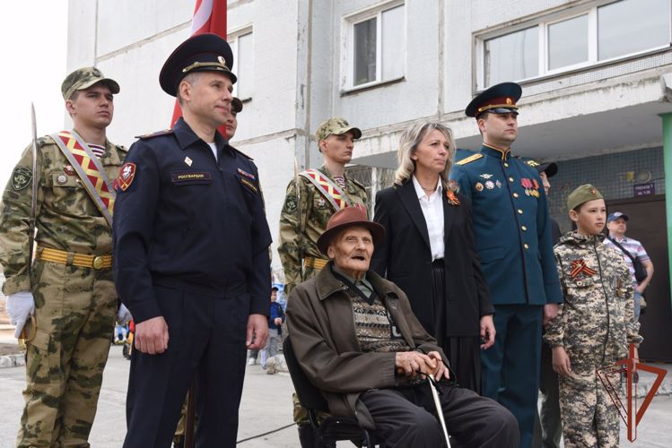 В преддверии Дня Великой Победы командование Сибирского округа Росгвардии поздравило ветеранов Великой Отечественной войны