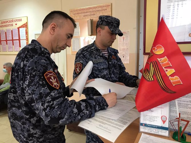 Донорами крови стали росгвардейцы в Крыму и Севастополе
