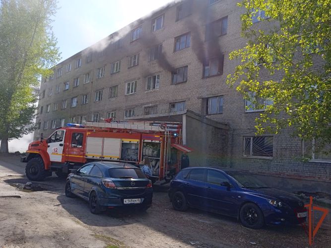 Росгвардейцы спасли женщину с ребенком из горящего здания в Кургане