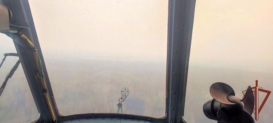 Авиация Росгвардии продолжает оказывать помощь в ликвидации природных пожаров в Свердловской области