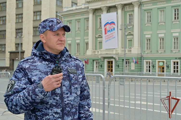 РОСГВАРДЕЙЦЫ ОБЕСПЕЧИЛИ БЕЗОПАСНОСТЬ В ДЕНЬ ТРУДА НА ТЕРРИТОРИИ МОСКВЫ