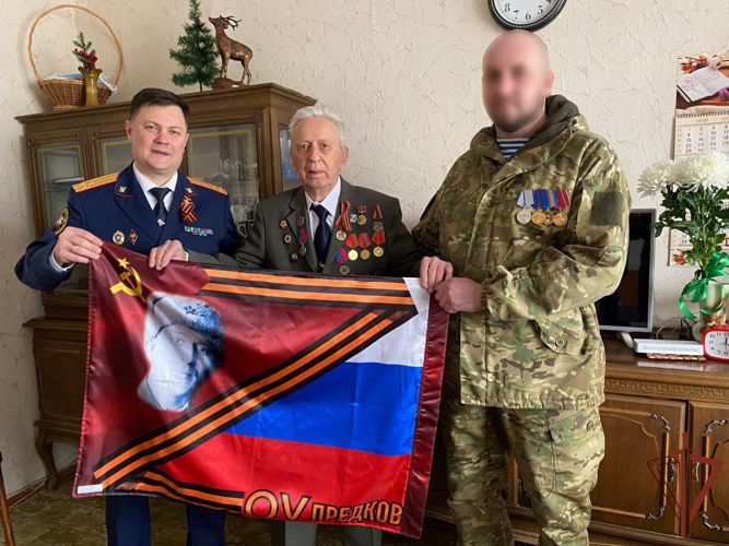 Военнослужащие Сибирского округа Росгвардии поздравляют ветеранов с наступающим Днем Победы