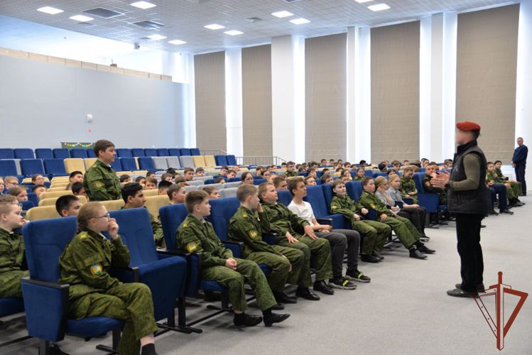 Ряд патриотических мероприятий для школьников провели росгвардейцы на Урале