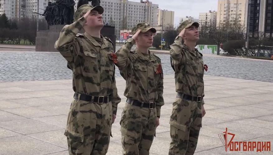 В Санкт-Петербурге росгвардейцы записали видео ко Дню Победы