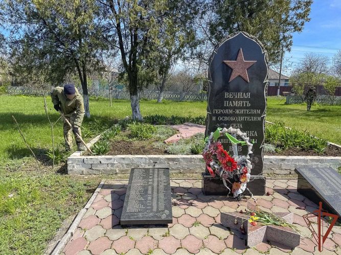 Росгвардейцы в Запорожской и Херсонской областях привели в порядок памятники и захоронения ветеранов Великой Отечественной войны
