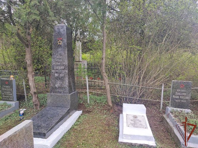 Росгвардейцы в Запорожской и Херсонской областях привели в порядок памятники и захоронения ветеранов Великой Отечественной войны