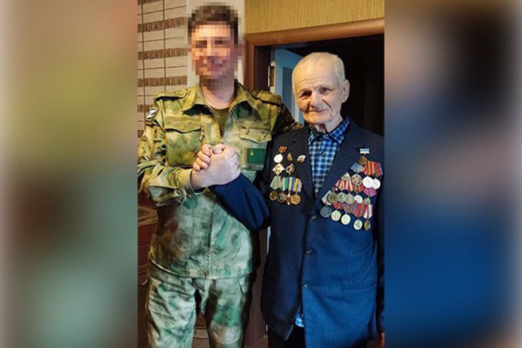 Военнослужащие Росгвардии навестили ветерана Великой Отечественной войны в Херсонской области 