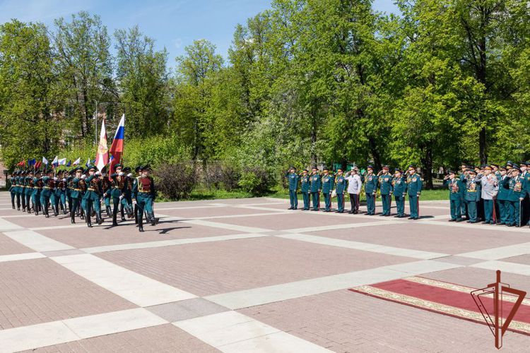 В преддверии Дня Победы генерал армии Виктор Золотов поздравил ветеранов Великой Отечественной войны (видео)