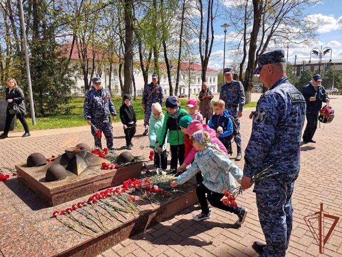 Патриотическая акция «Поклонимся» завершилась в Подмосковье