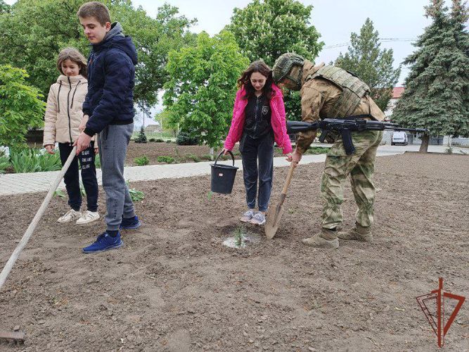 Росгвардейцы в Запорожской и Херсонской областях провели ряд посвященных Великой Победе мероприятий 