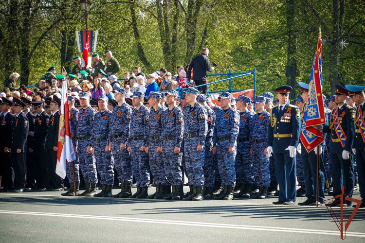 Росгвардейцы приняли участие в парадах Победы на северо-западе страны 