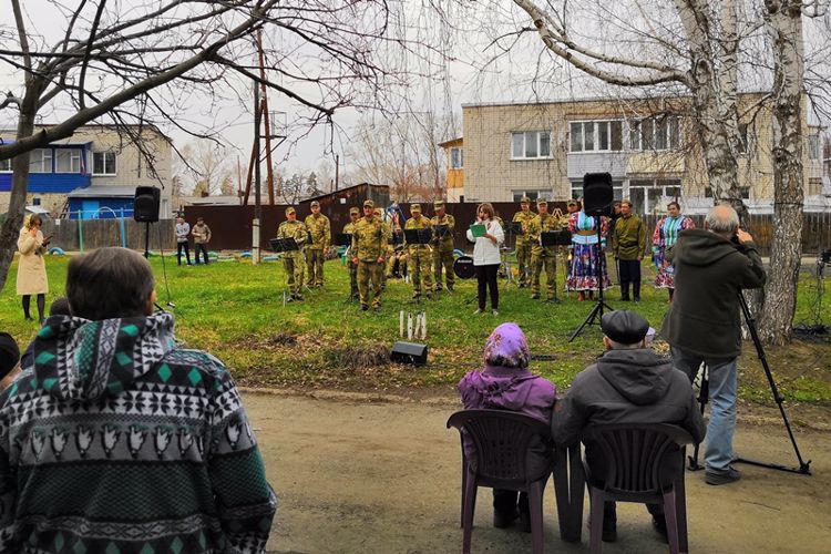 Концерт для ветеранов Великой Отечественной войны провели росгвардейцы в Алтайском крае