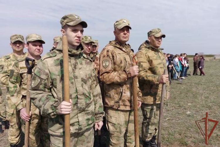 Всероссийскую акцию «Лес Победы» поддержали росгвардейцы в Алтайском крае