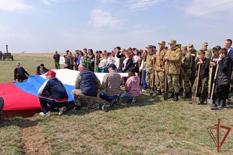 Всероссийскую акцию «Лес Победы» поддержали росгвардейцы в Алтайском крае