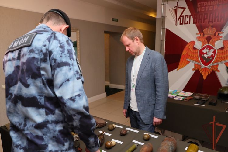 Тематическую выставку представила Росгвардия на образовательном молодежном форуме в Алтайском крае