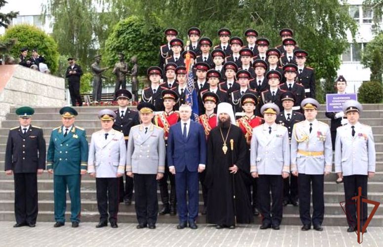 Бойцы спецподразделений Росгвардии встретились с участниками Всероссийского военно-спортивного сбора «Наследники Победы» в Волгограде (видео)