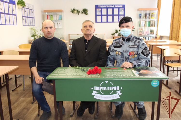 Парту Героя в память о погибшем спецназовце открыли в Иркутской области