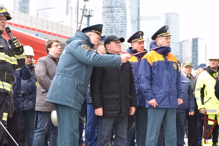 Росгвардия приняла участие в учениях по ликвидации пожара в высотном здании Москвы