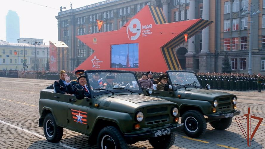 Росгвардия приняла участие в параде Победы в Екатеринбурге (видео)