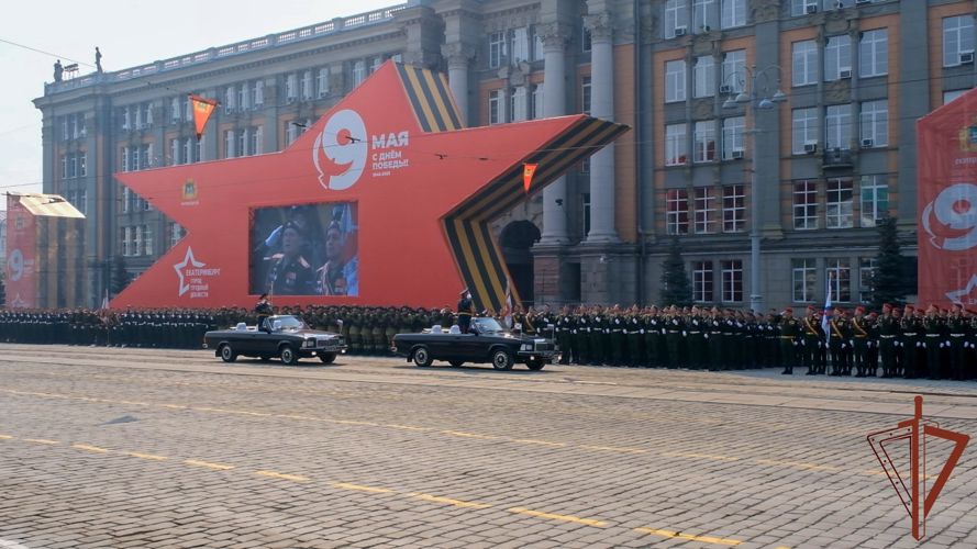 Росгвардия приняла участие в параде Победы в Екатеринбурге (видео)