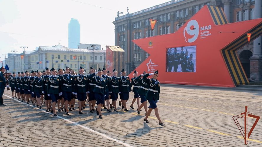 Росгвардия приняла участие в параде Победы в Екатеринбурге (видео)