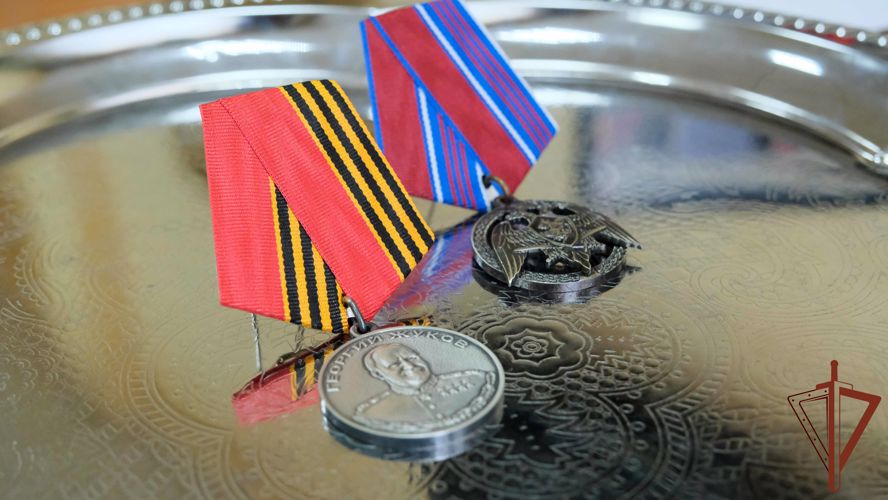 Офицерам Уральского округа Росгвардии вручены государственные и ведомственные награды