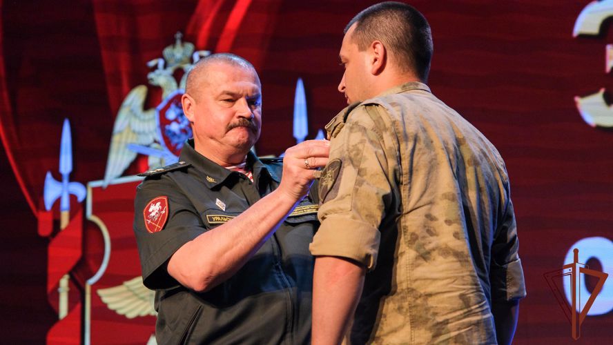 Врио командующего Уральским округом Росгвардии поздравил отдельный батальон связи с 30-летием