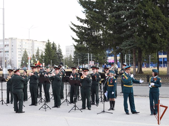 В Сибири росгвардейцы поздравляют ветеранов Великой Отечественной войны